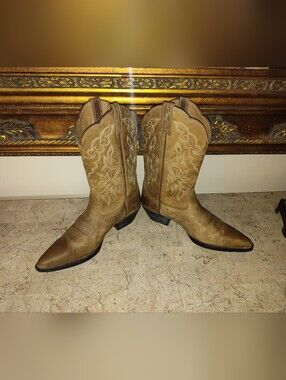 Ariat Heritage 12" Classic Distressed Brown Leather Embroidered Cowboy Boots